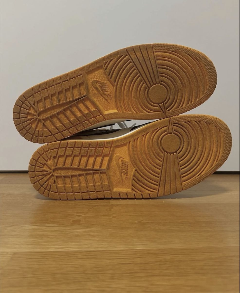 Jordan Scarpe da uomo: Jordan 1 High "Taxi" – Usato da Basel venduto da Kevinbuckcards 3