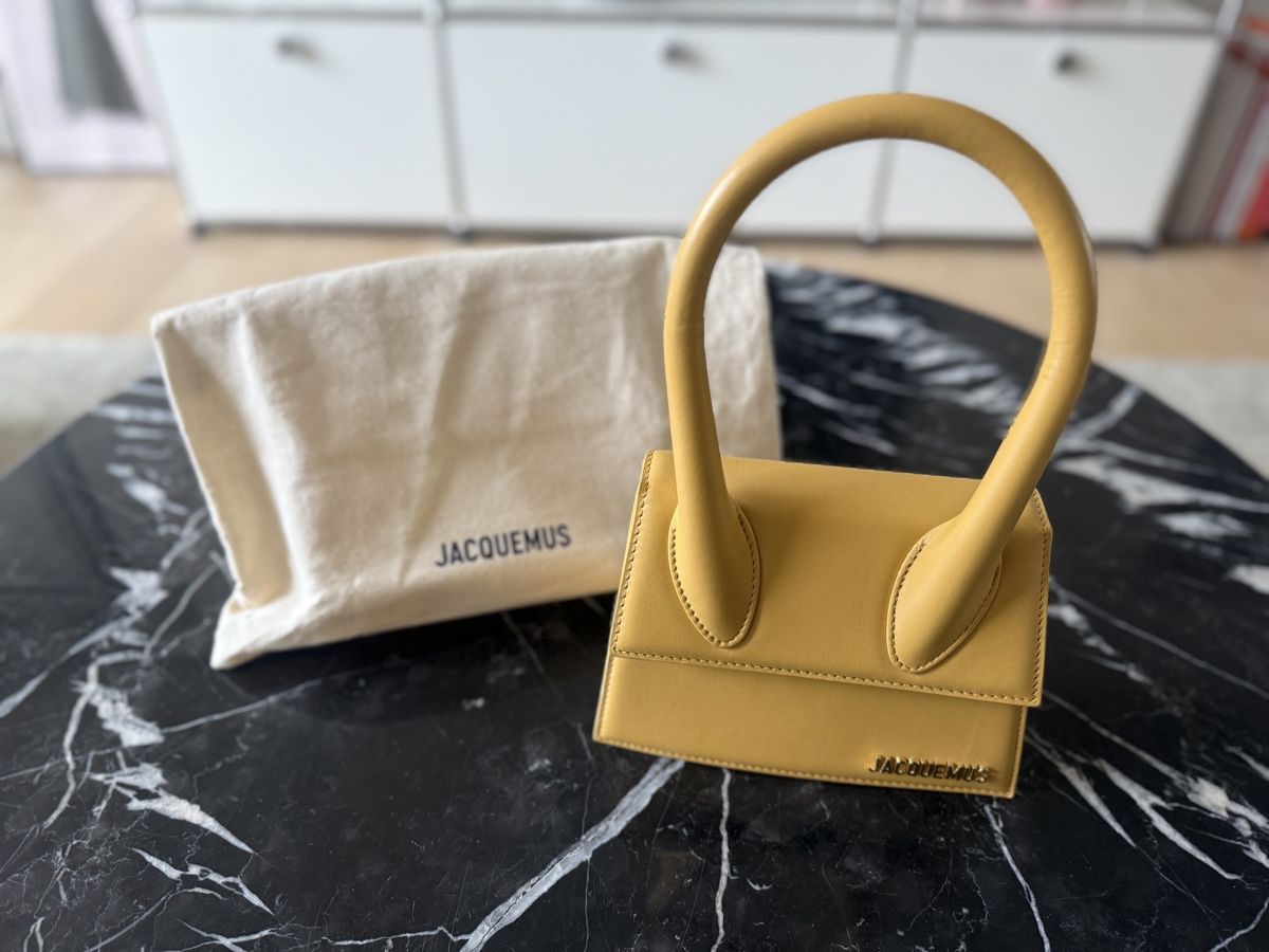 Jacquemus Taschen für Damen: Jacquemus Le Chiquito Moyen Mustard – Neu (gemäss Beschreibung) aus Wallisellen von rac_sy2x 1