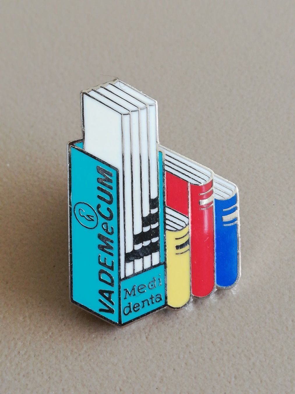 Placchette & Badge: Pin Vademecum limitiert – Usato da Büttikon AG venduto da Amineah