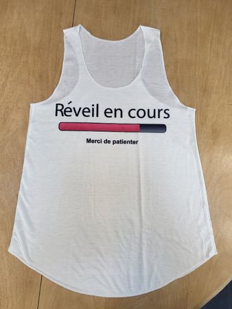 Débardeur "Réveil en cours" - Mode été léger et fun!