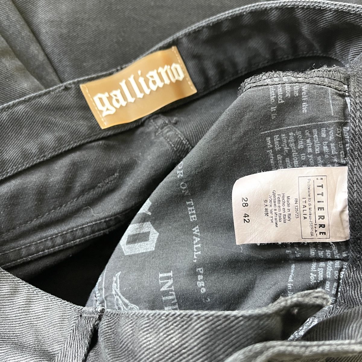 John Galliano Jeans: JOHN GALLIANO Black Jeans – Nuovo (secondo la descrizione) da Freienbach venduto da Avviivva_Shop 7