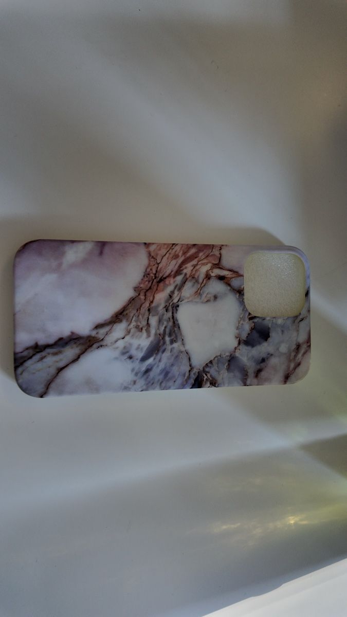 Cover & Protezioni schermo: Coque d’iPhone 13 Pro Max marbrée blanche, noire et beige – Nuovo e nell'imballaggio originale da Denges venduto da val_j8w7