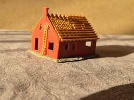 Haus im Rohbau im Massstab N
