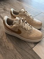 Baskets Nike Air Force 1 Beige Doré taille 43