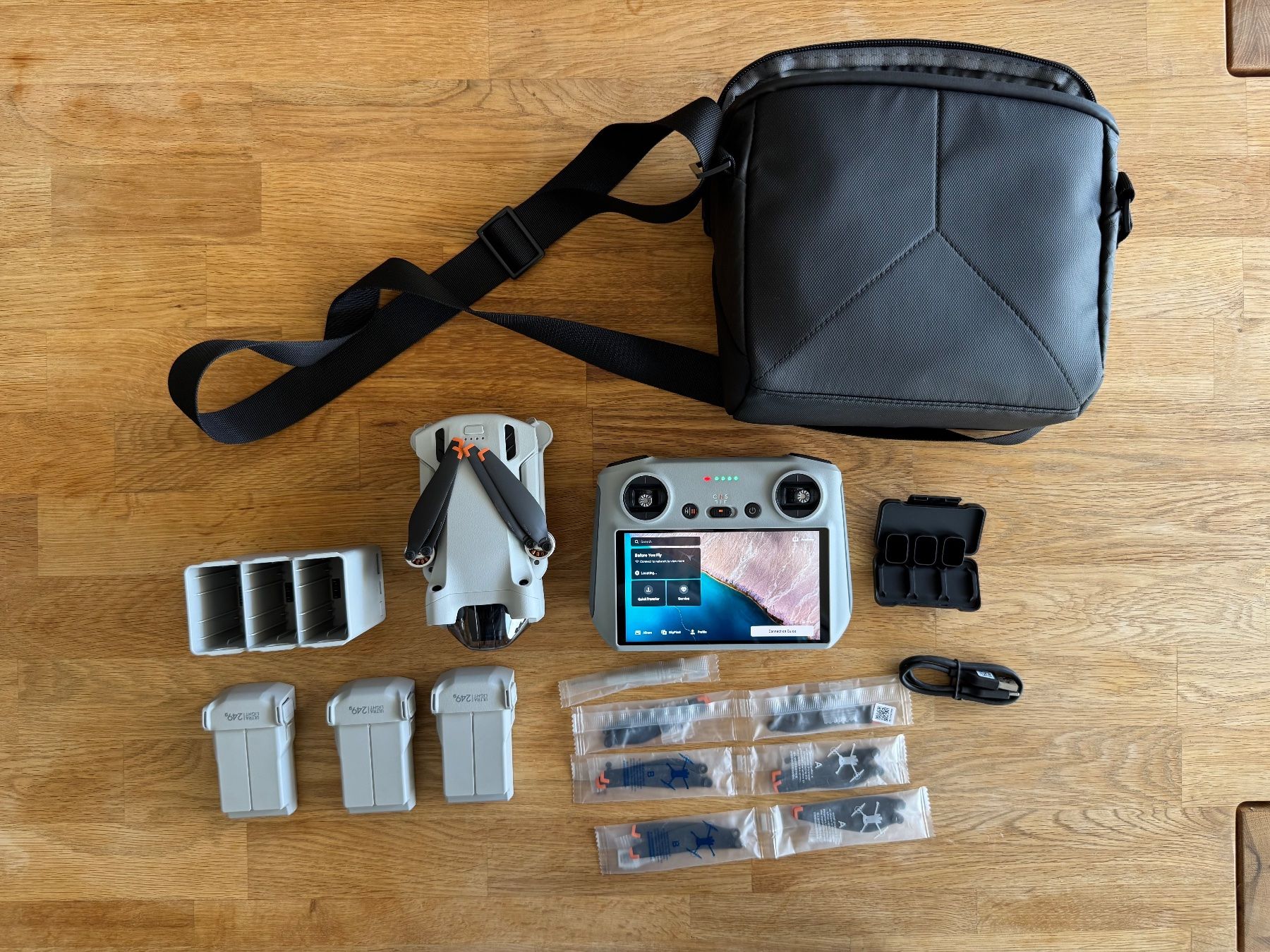 DJI Modellismo RC: DJI Mini 3 Pro Fly More Combo mit DJI RC Display + ND Filter – Usato da Utzenstorf venduto da aad_mfw2