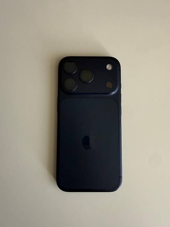 Apple Portables: Iphone 17 Pro 256 GB – D'occasion à Luzern par lea_lg2v 3