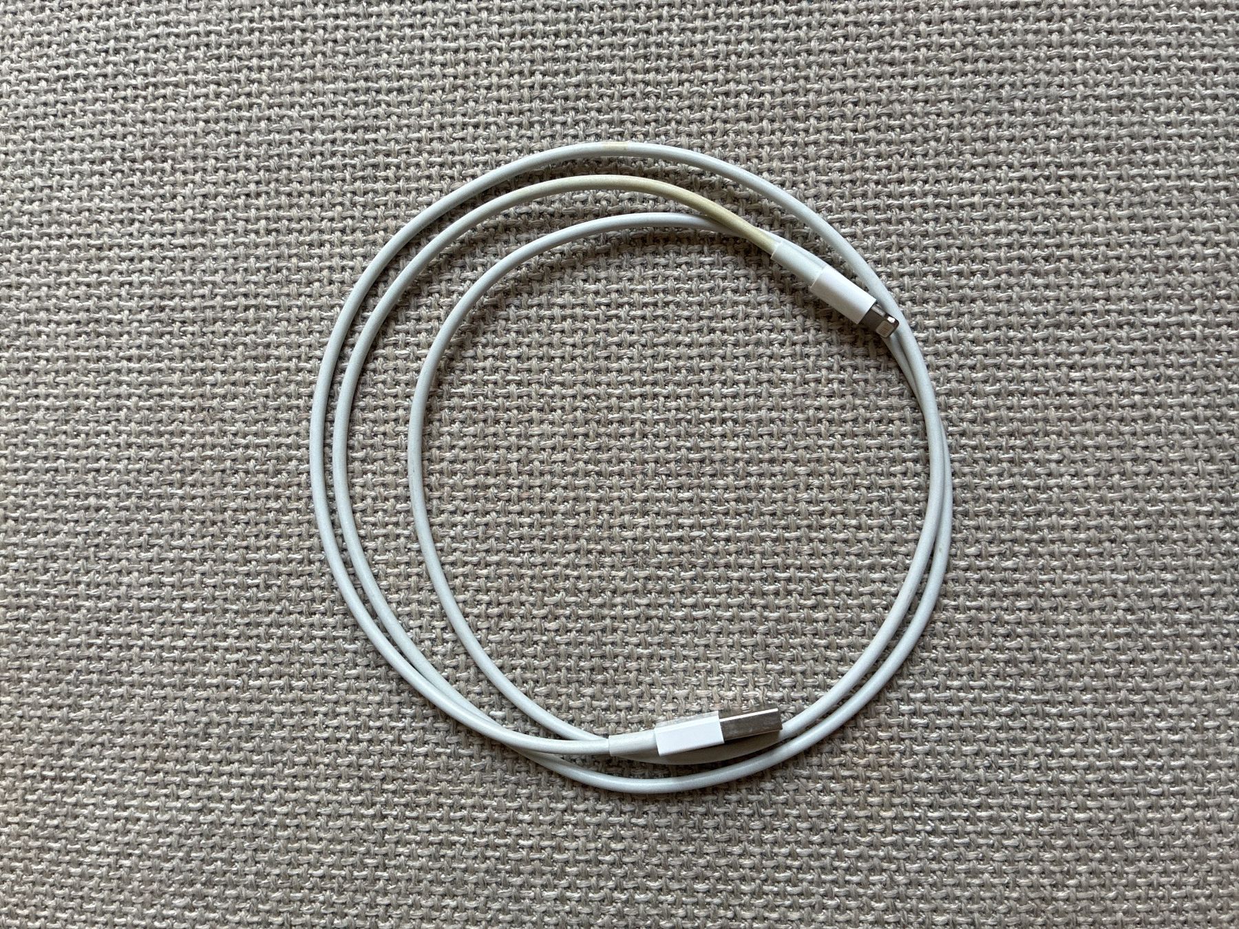 Apple Kabel: Apple Ladekabel – Gebraucht aus Bern von Matteooderso