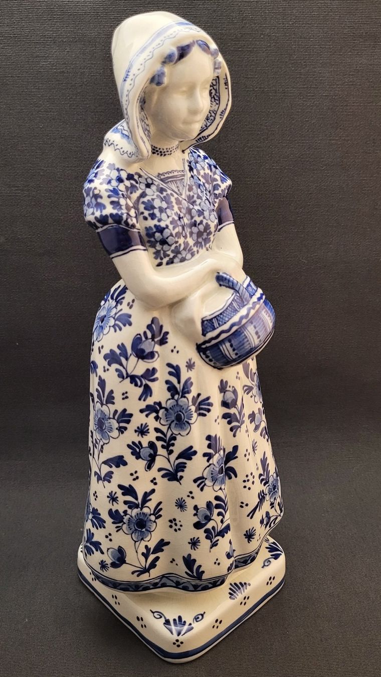 Figuren: Porzellan-Figur "Bäuerin" DELFT – Gebraucht aus Basel von spinne02