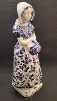 Porzellan-Figur "Bäuerin" DELFT