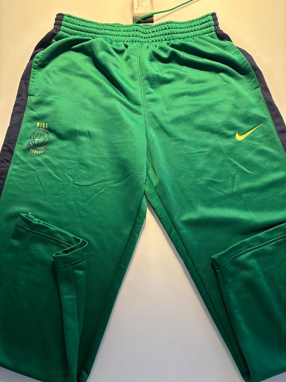 Nike Pantaloni: Nike Trainingshose – Nuovo (secondo la descrizione) da Eglisau venduto da SAM240186