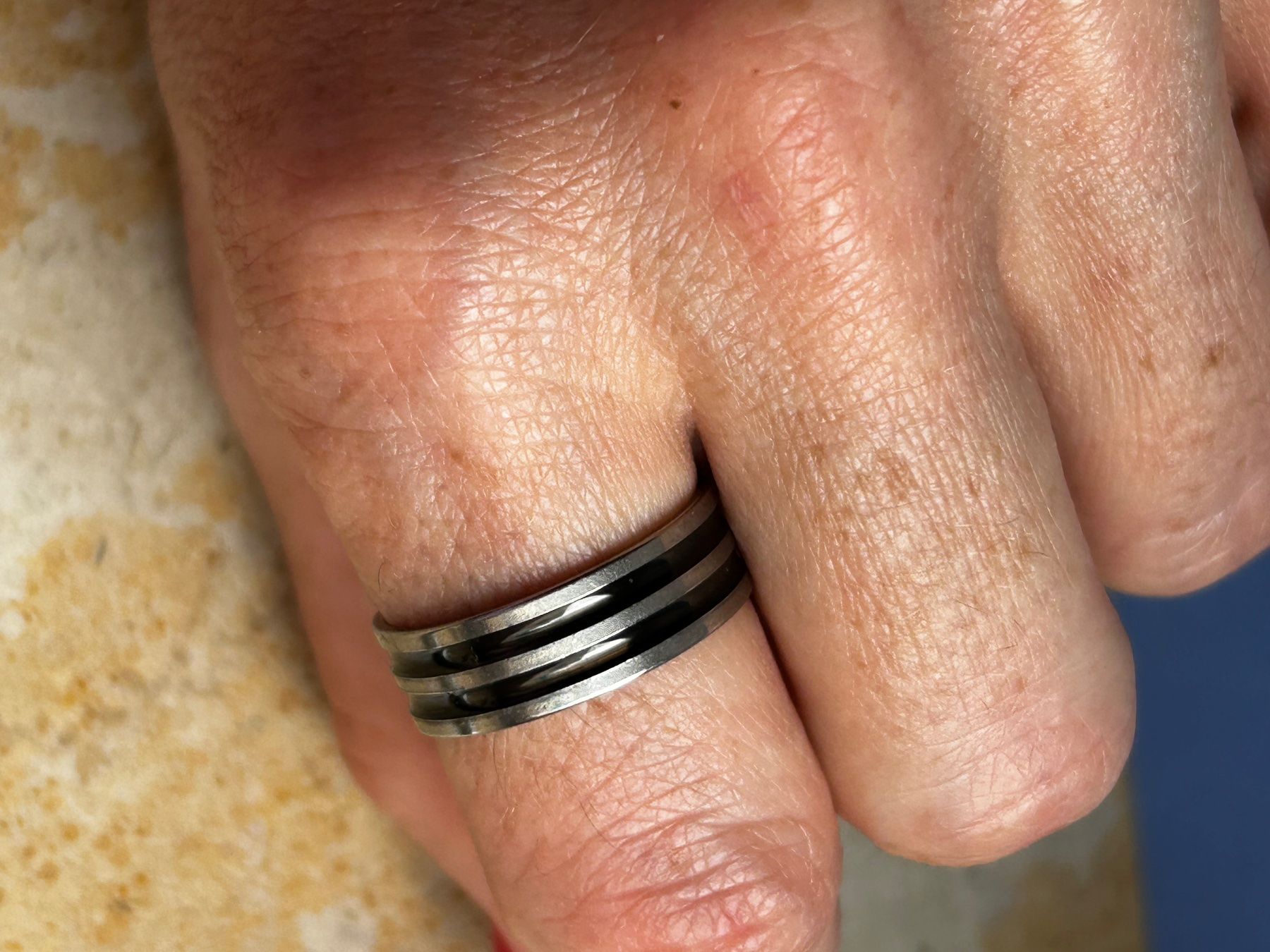 Anelli: Herrnring Stahl 2 black lines (63) – Usato da Laufen venduto da Bellebellezza 3
