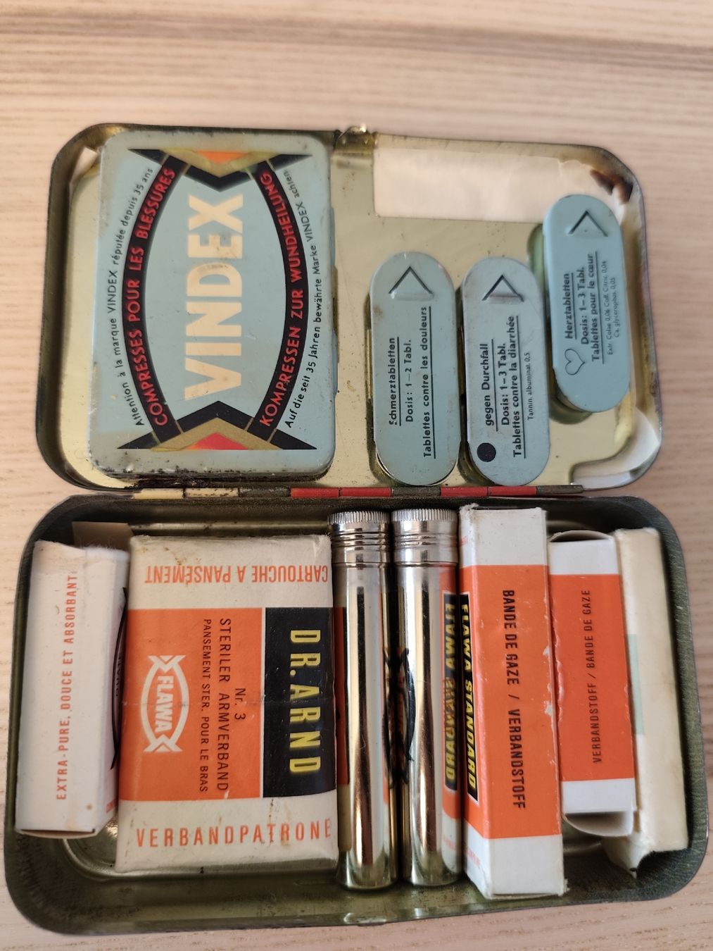 Kit di pronto soccorso: Alte Flawa Taschenapotheke / Retro – Usato da Heiden venduto da Jaks 1