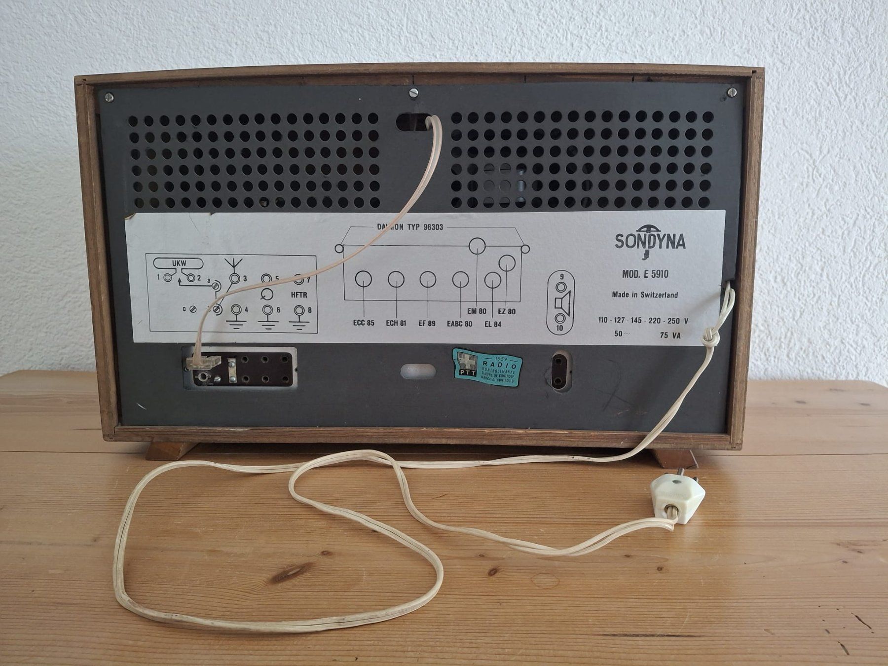 Radios: SONDYNA-Radio Modell E5910 - eine echte Rarität – Gebraucht aus Hombrechtikon von Powerlady66 2