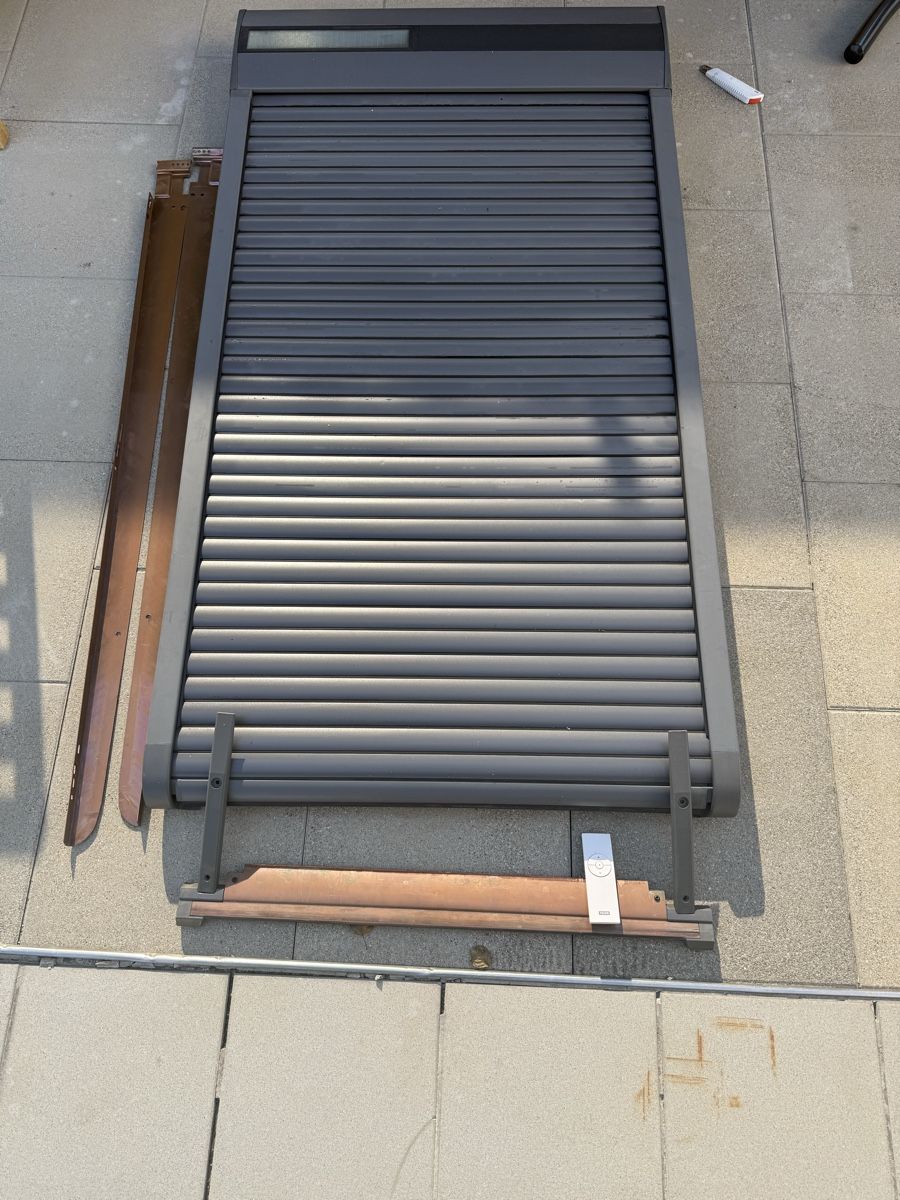 Velux Marquises: Velux Solar aussenrolladen MK08 – D'occasion à Hornussen par lupinsan.s