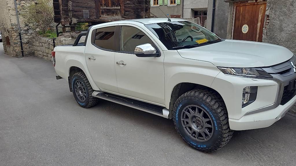 Pneus & Roues: jantes evo corse – D'occasion à Bourg-St-Pierre par Dariu