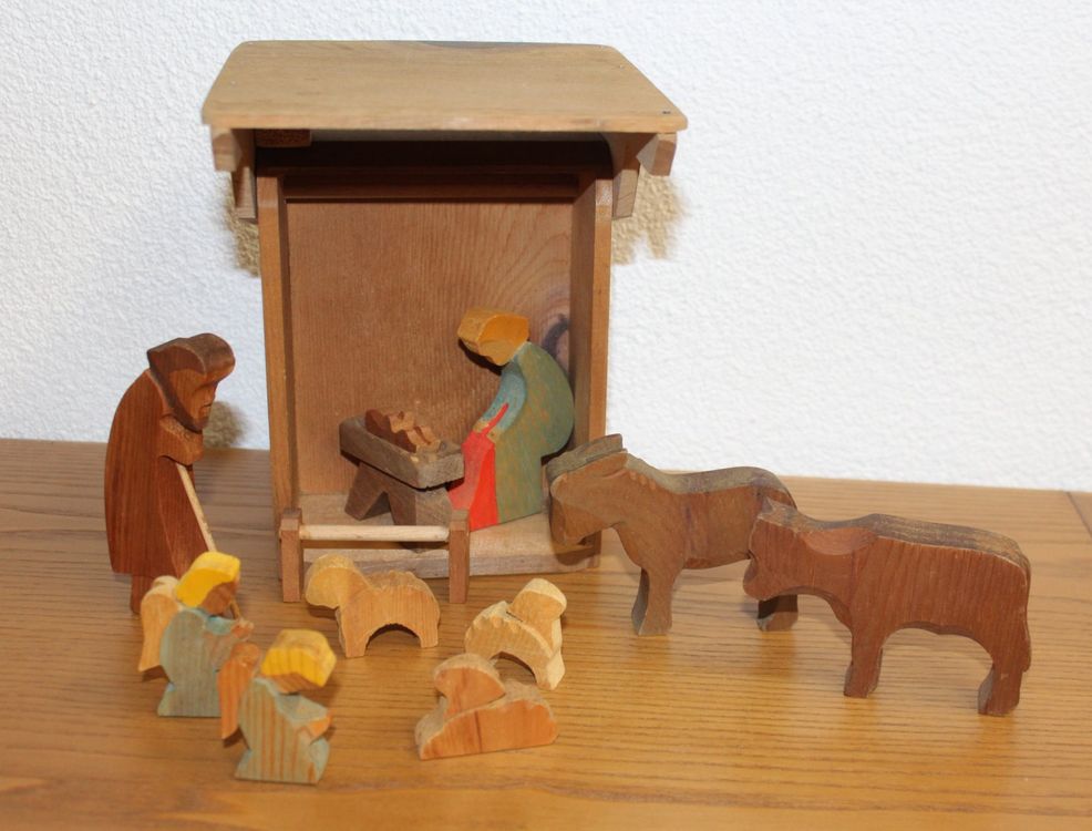 Krippe mit Figuren aus Holz Weihnachtskrippe klein Kaufen auf Ricardo