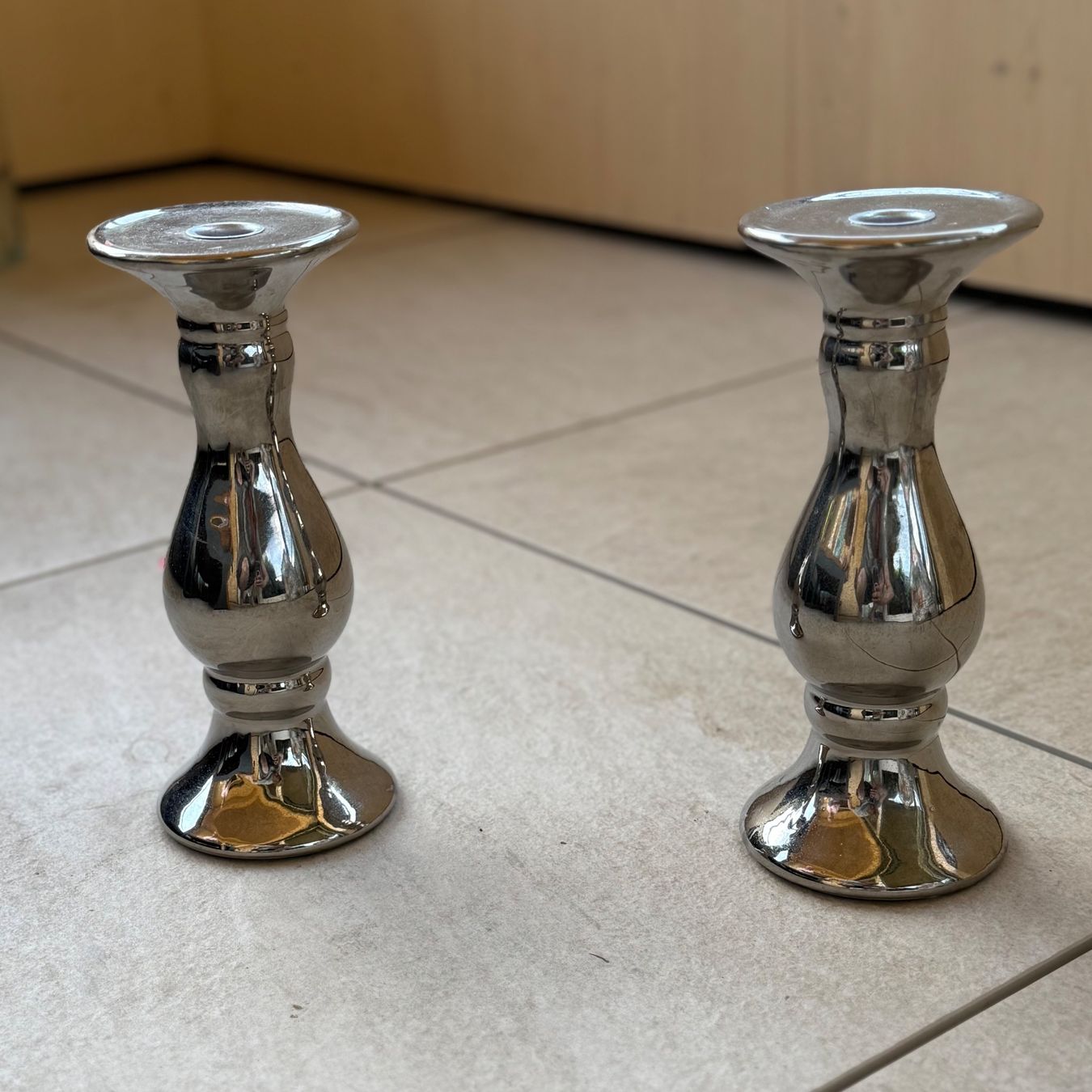 Portacandele: Silberne Kerzenständer, 2 Stück, elegant, neuwertig – Usato da Oberägeri venduto da eladiel