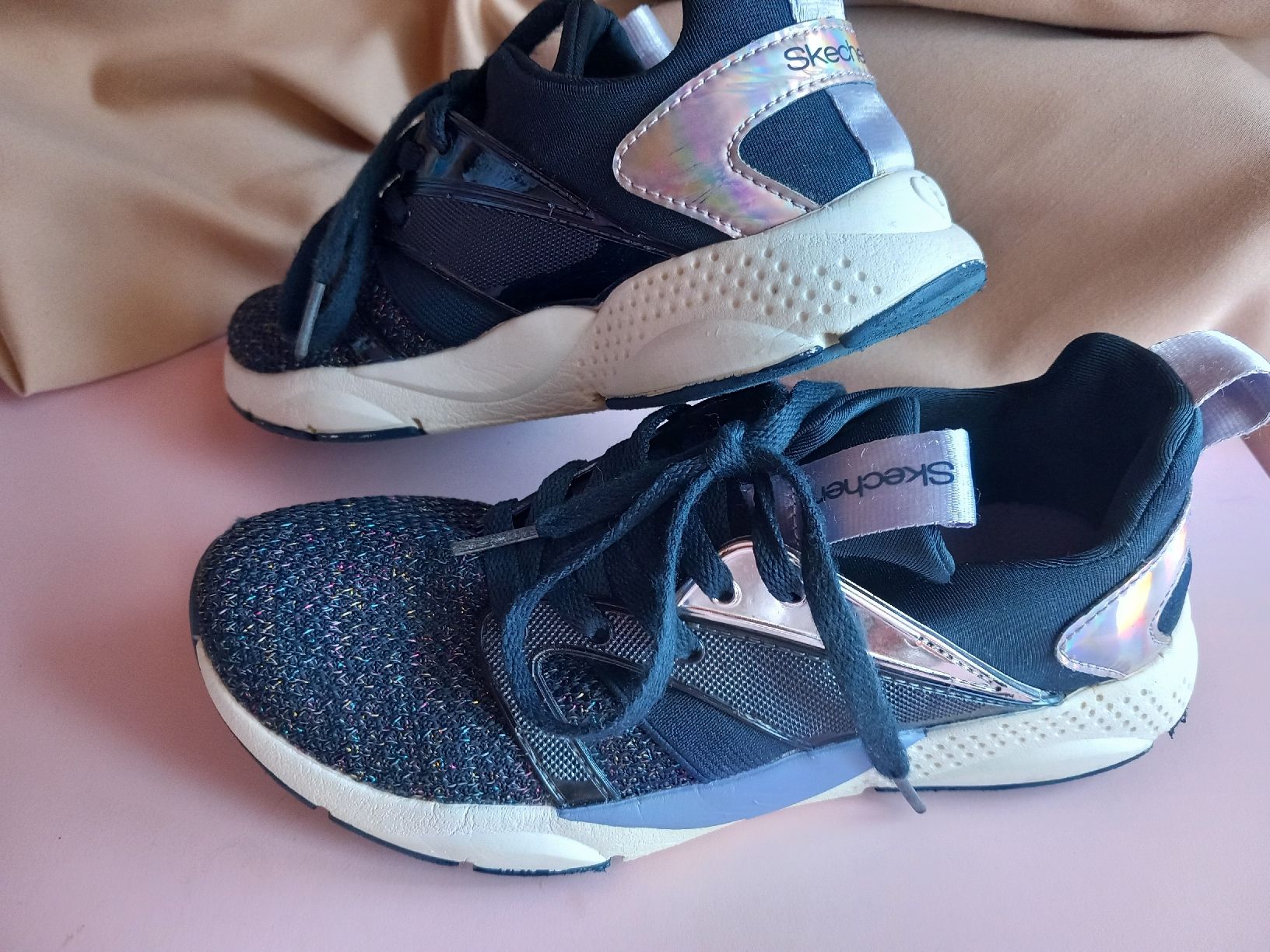 Skechers Chaussures filles: Skechers Schuhe, Grösse 34. – D'occasion à Sonnental par OlgaB83 1