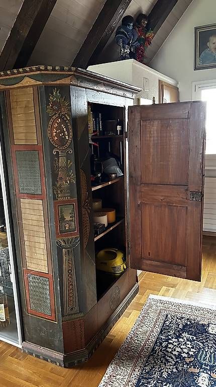 Armadi: Wunderschöner Schrank mit Tablaren – Usato da Hinwil venduto da Tweety7 1