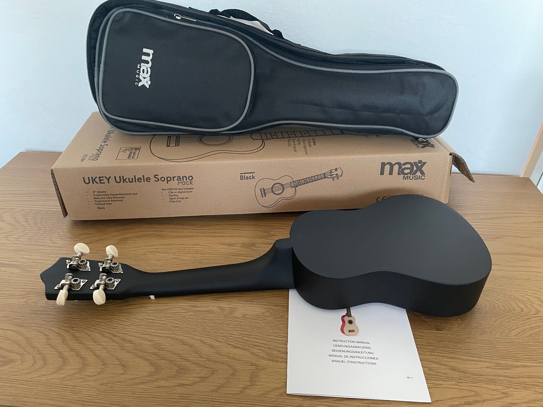 Strumenti musicali: MAX Ukulele UKEY Set Soprano Schwarz 21 Zoll – Nuovo (secondo la descrizione) da Frauenfeld venduto da -blubber- 4
