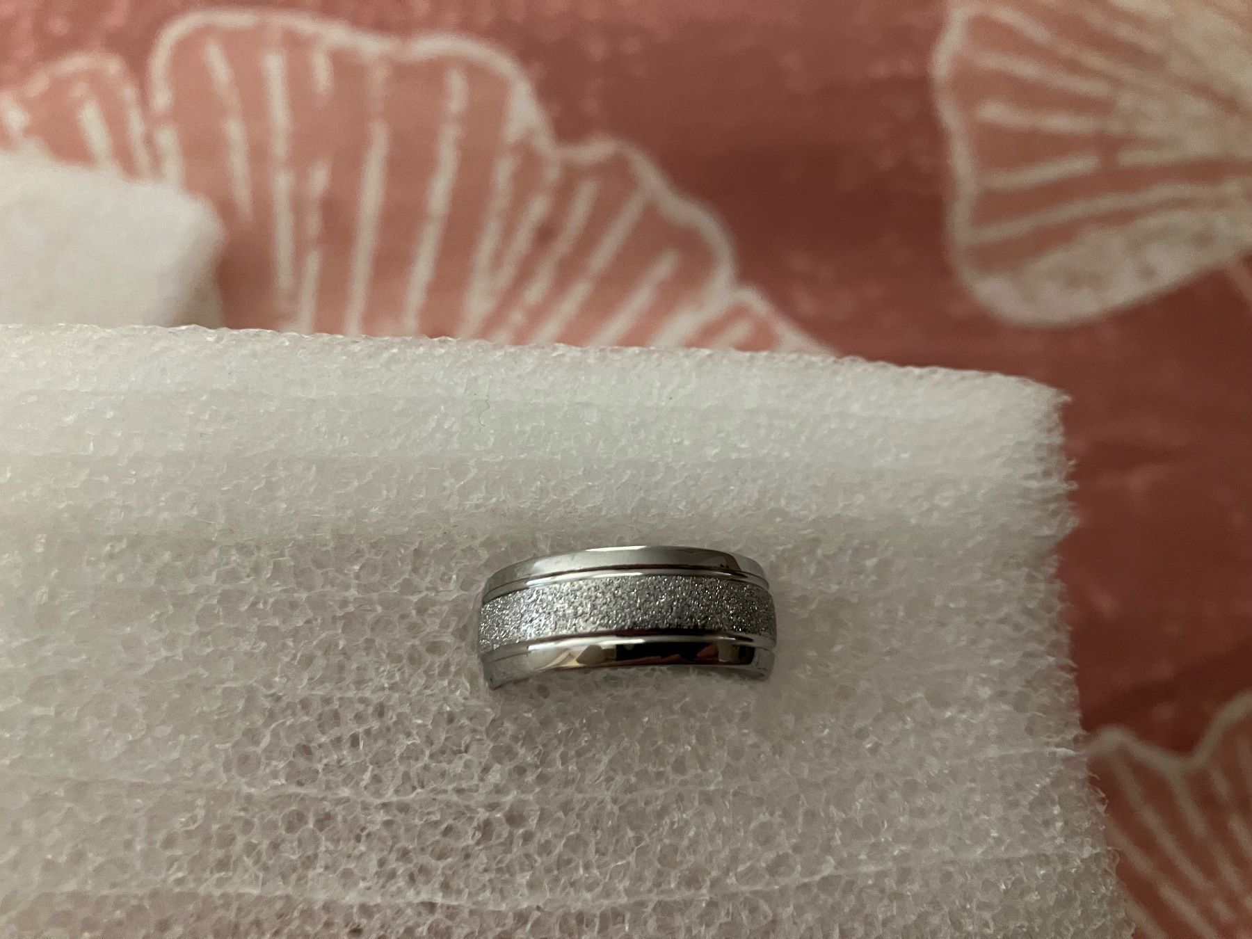 Bagues: Eleganter Modeschmuck Edelstahl Ring 201, mit Mittelmuster – Neuf (Voir description) à Affoltern am Albis par Dlotti