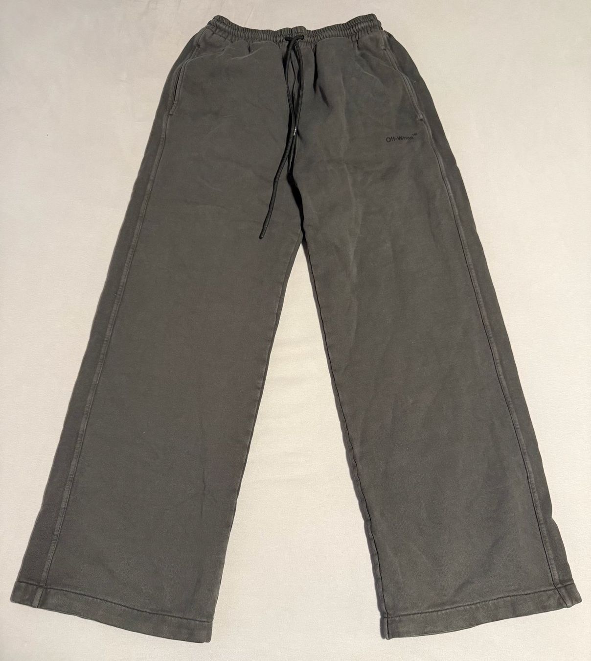 Off-White Pantaloni: Off-White Trainerhosen | Grösse S, grau/schwarz – Nuovo e nell'imballaggio originale da Küsnacht ZH venduto da Wozdav
