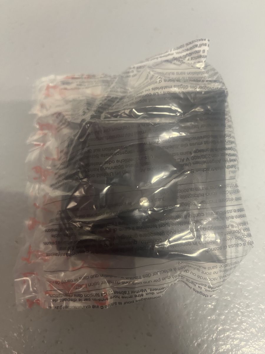 Feller Stecker: Feller Edizio Due Steckdose TYP 15 UP Schwarz – Neu und originalverpackt aus Münchenstein von pricehouse 2