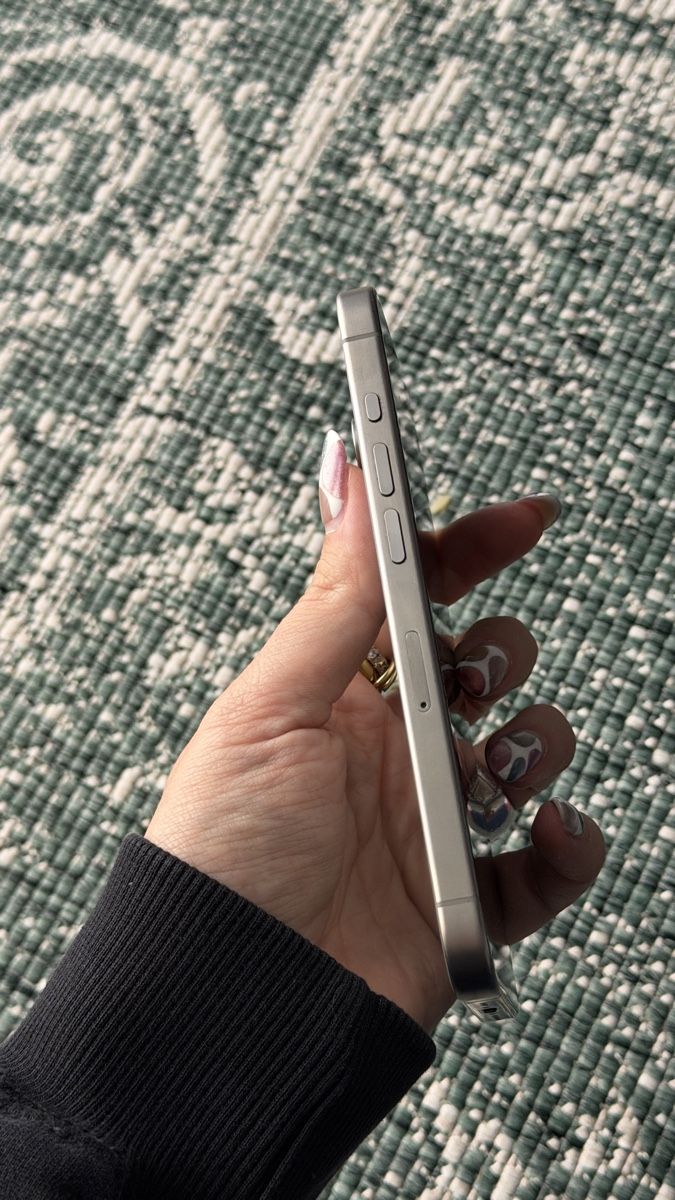 Apple Telefoni cellulari / Smartphones: iPhone 15 Pro | 512 GB – Usato da Zürich venduto da ninaleuenberger 3
