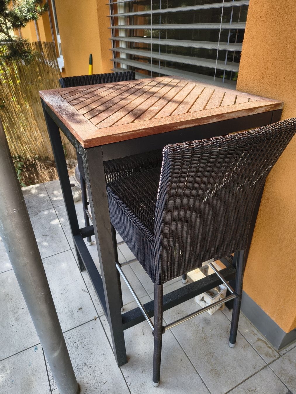 Set di tavolo e panche: Garten Möbel Bartisch + Stühle  – Usato da Goldiwil (Thun) venduto da Eno03 3