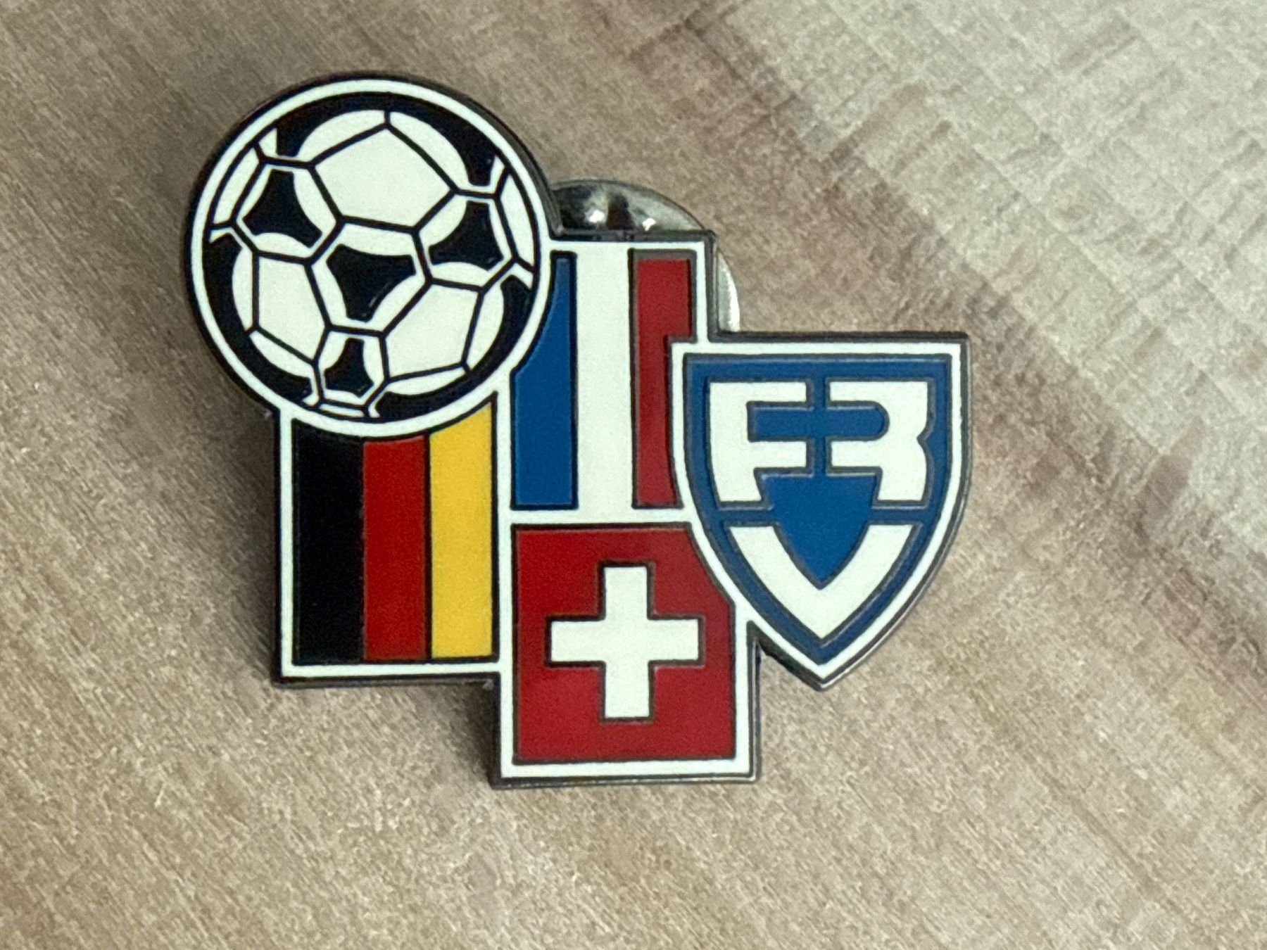Plaquettes & Badges: Pin – D'occasion à Glattbrugg par Schweigmatt