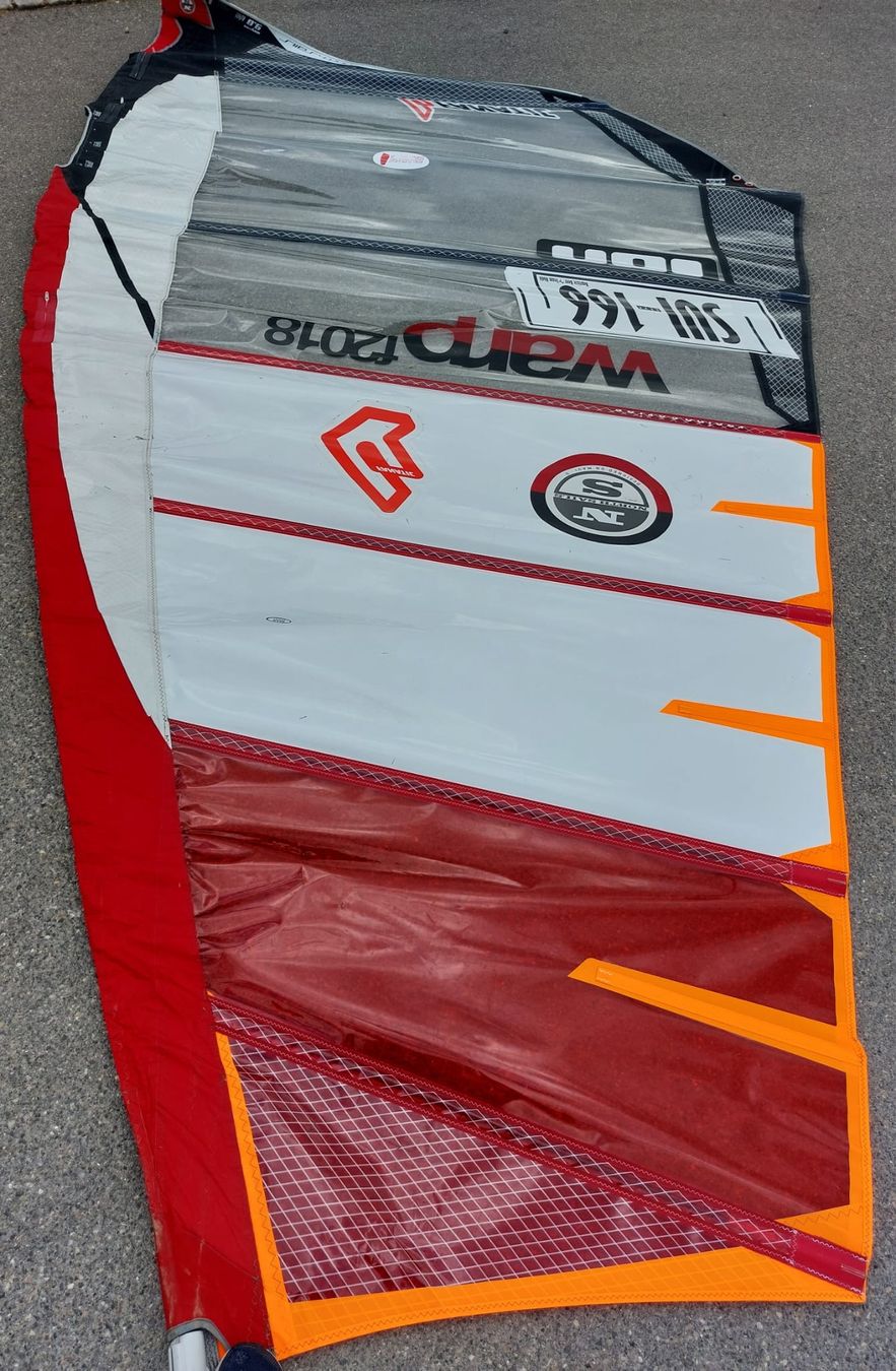 North Sails Surf: North Warp Windsurfsegel 9.0m 2018 – Usato da Fällanden venduto da Nmustang 1