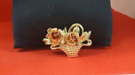 Brosche Blumenkorb goldfarben 