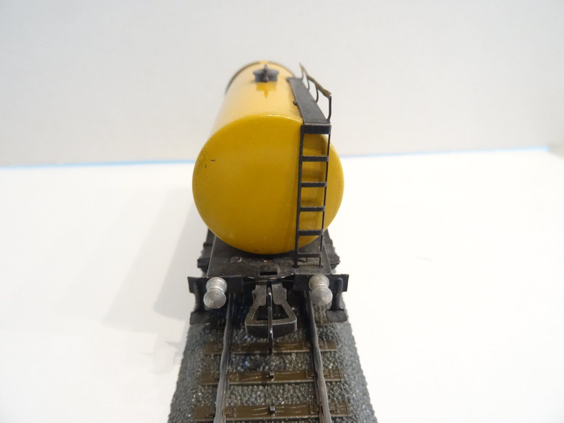 Fleischmann Modellini di ferrovie: 1215 S Fleischmann. HO Shell Zisternenwagen – Usato da Hochdorf venduto da Teger02 2
