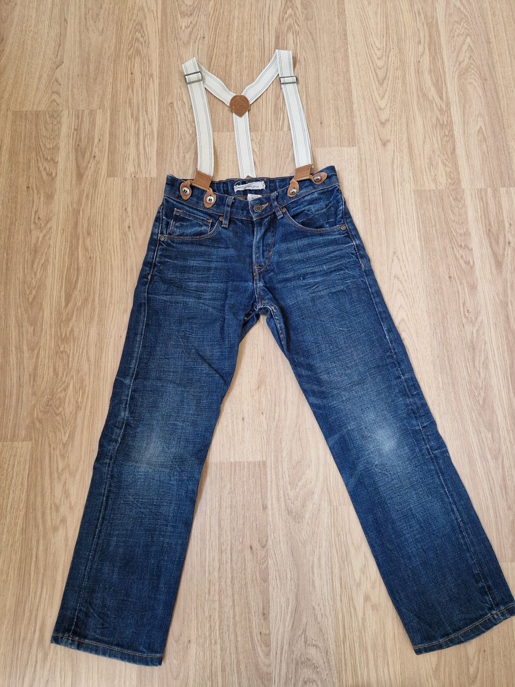 H&M Pantaloni: Coole Jeans mit Hosenträger 134 – Usato da Giswil venduto da monimaus08