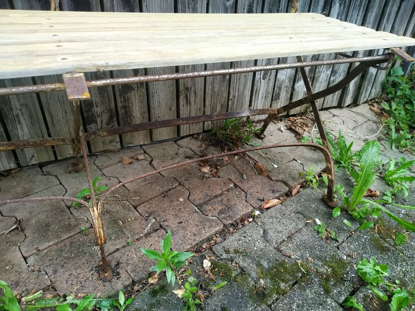 Panchine: Antiker Gartenbank Rest.Objekt – Difettoso da Weggis venduto da cherry2000 5