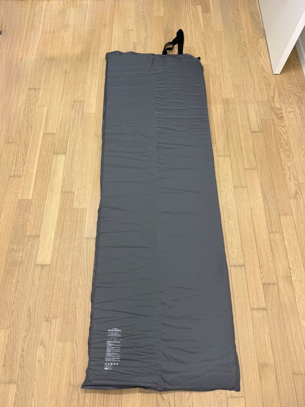 Materassi: Selbstaufblasende Campingmatte / Isomatte Grau – Usato da Hüttikon venduto da Mellie422 1