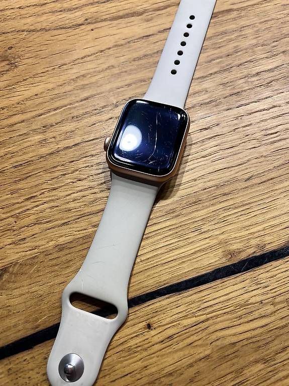 Apple Smartwatch: Apple Watch SE 40mm – Gebraucht aus Brüttisellen von fla_t2gx 2