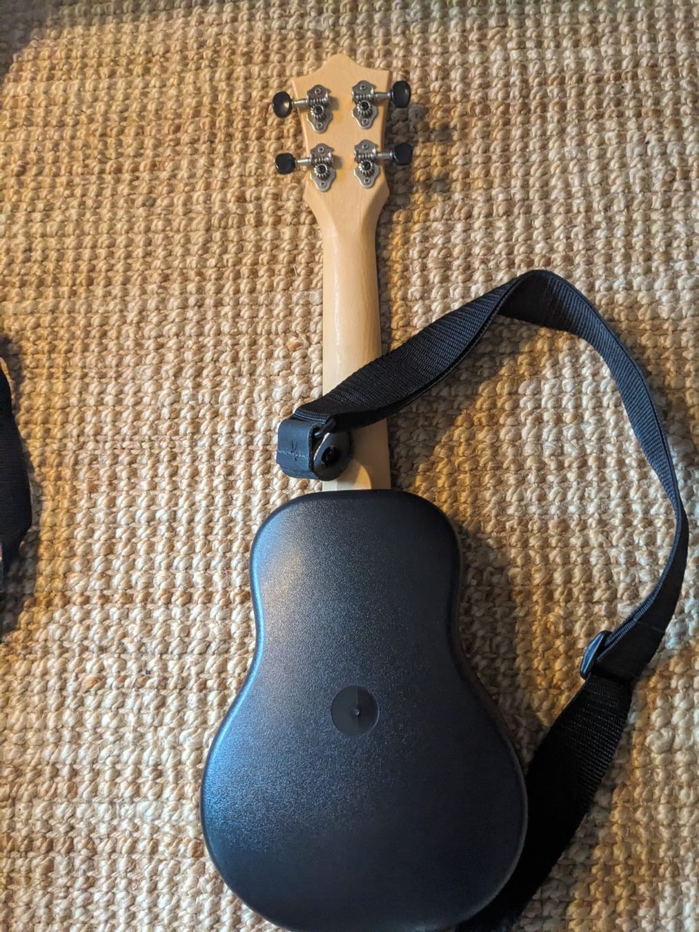 Strumenti musicali: Ukulele Mahilele Roundback :) – Usato da Starrkirch-Wil venduto da markus.roschi 5