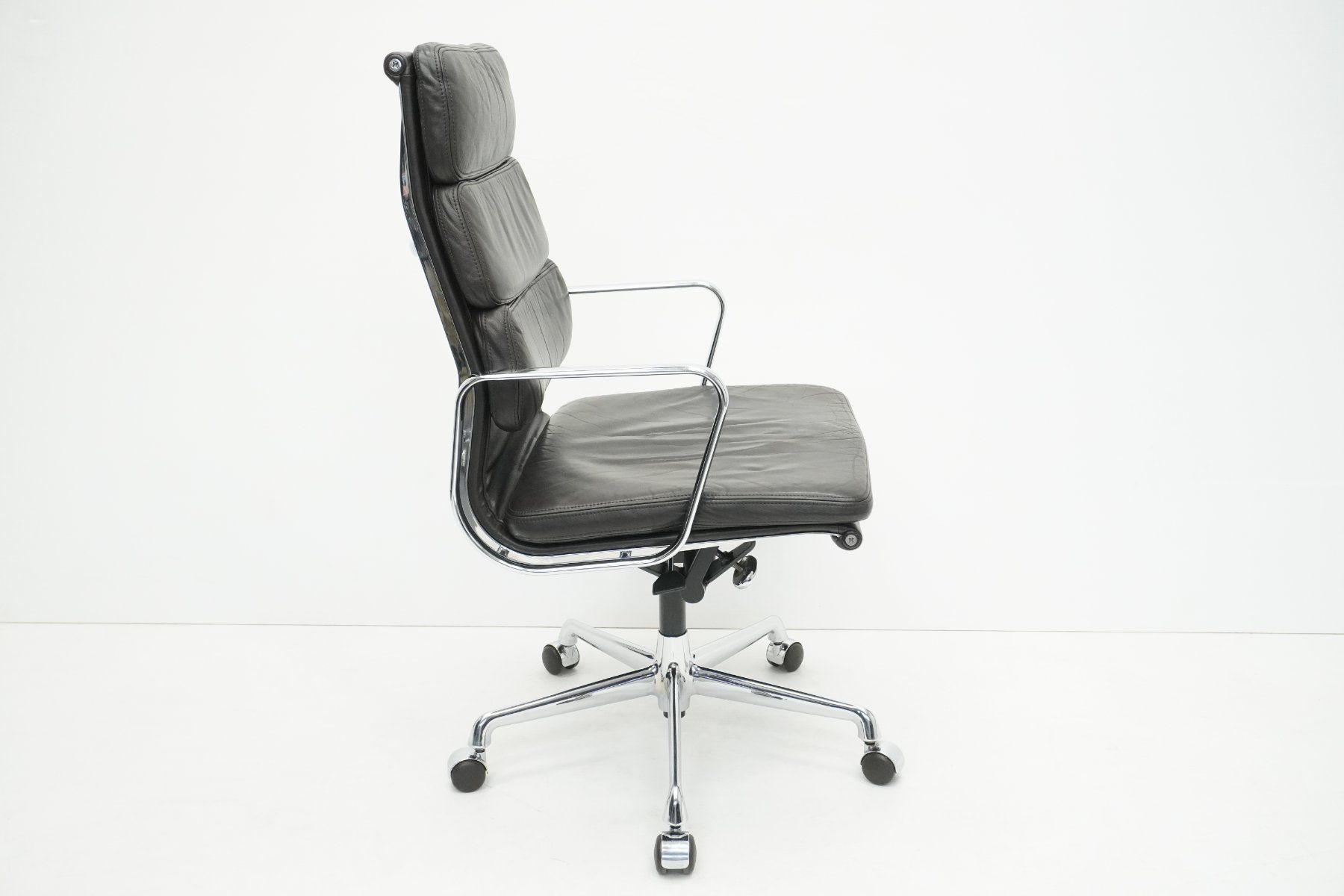 Vitra Sedie: Vitra Soft Pad EA219 Leder chocolate – Usato da Bad Zurzach venduto da QLASSIQ 3