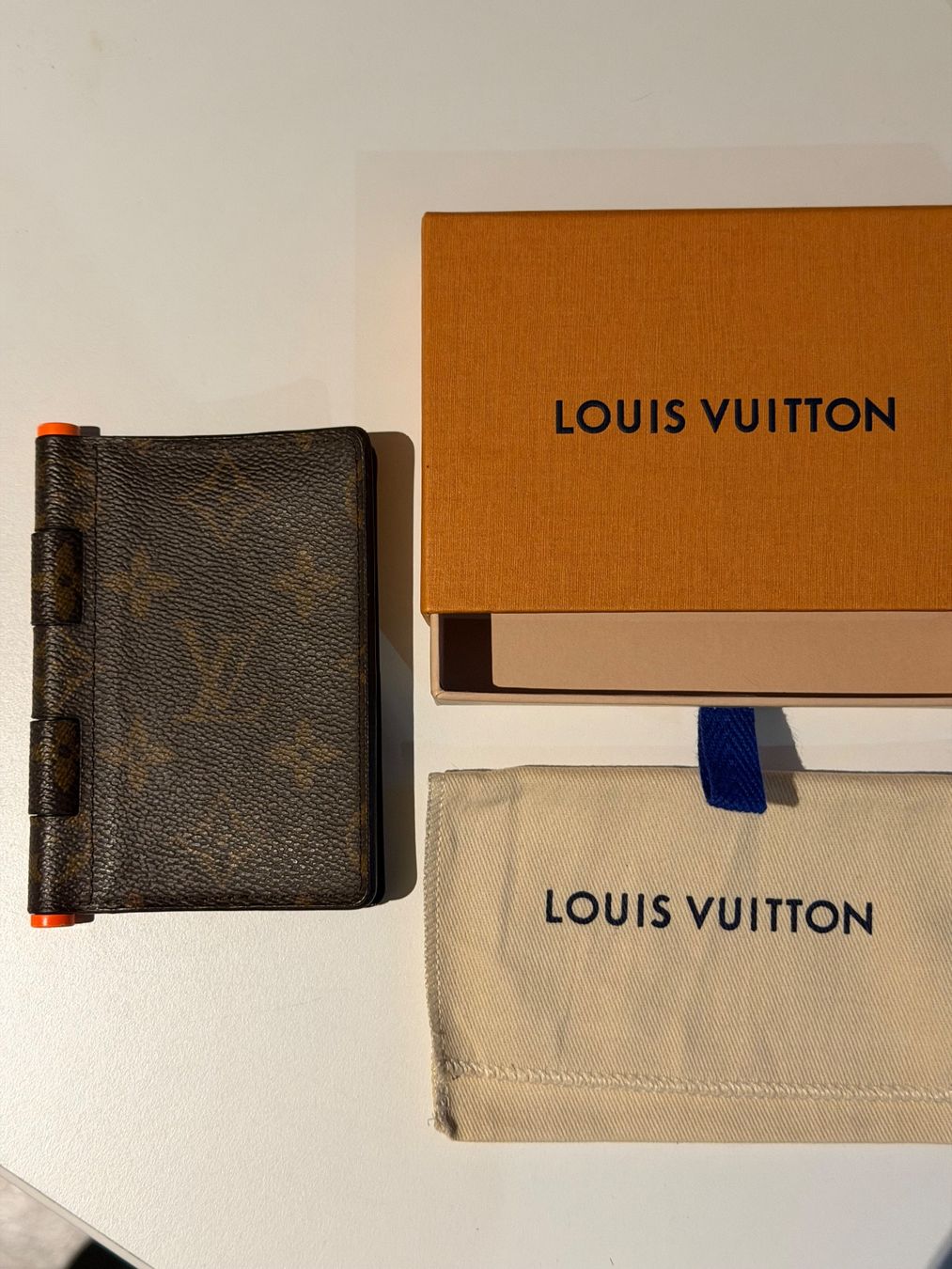 Louis Vuitton Portafogli: Louis Vuitton Virgil Abloh Card Holder – Usato da versoix venduto da Aess