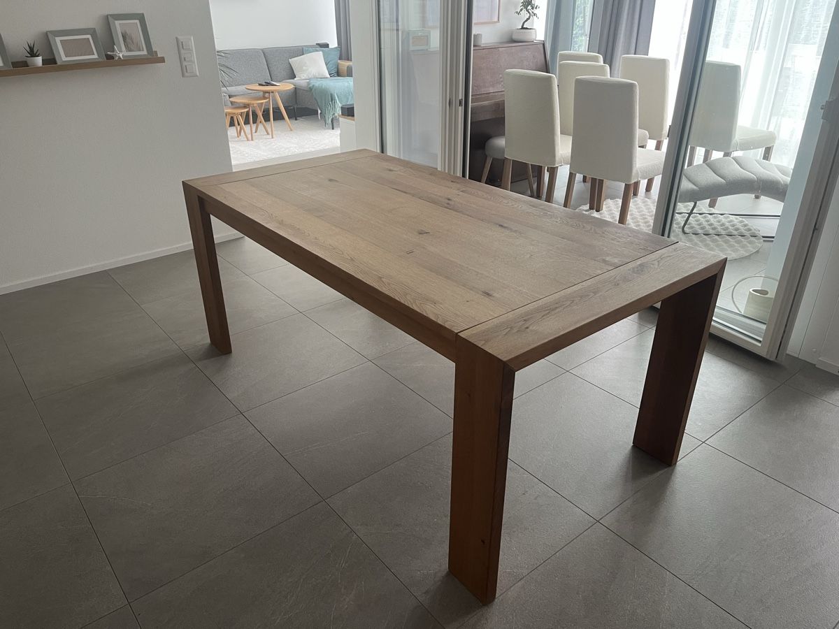 Livique Tables: Esstisch Eiche Massiv – D'occasion à Pfäffikon ZH par mar_6wc2 2