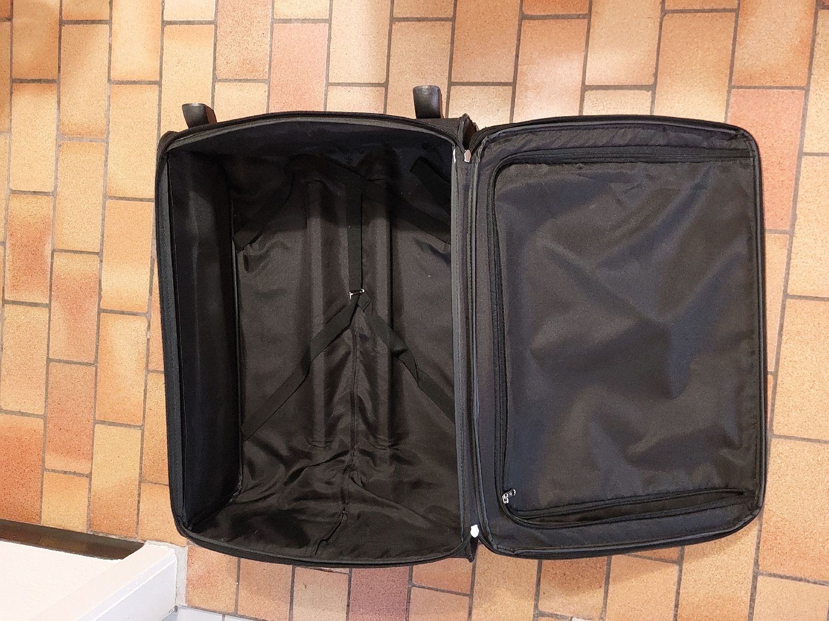 Samsonite Valigie: Samsonite grosser Reisekoffer Trolley schwarz robust – Usato da Bern venduto da titaniumsnow 4