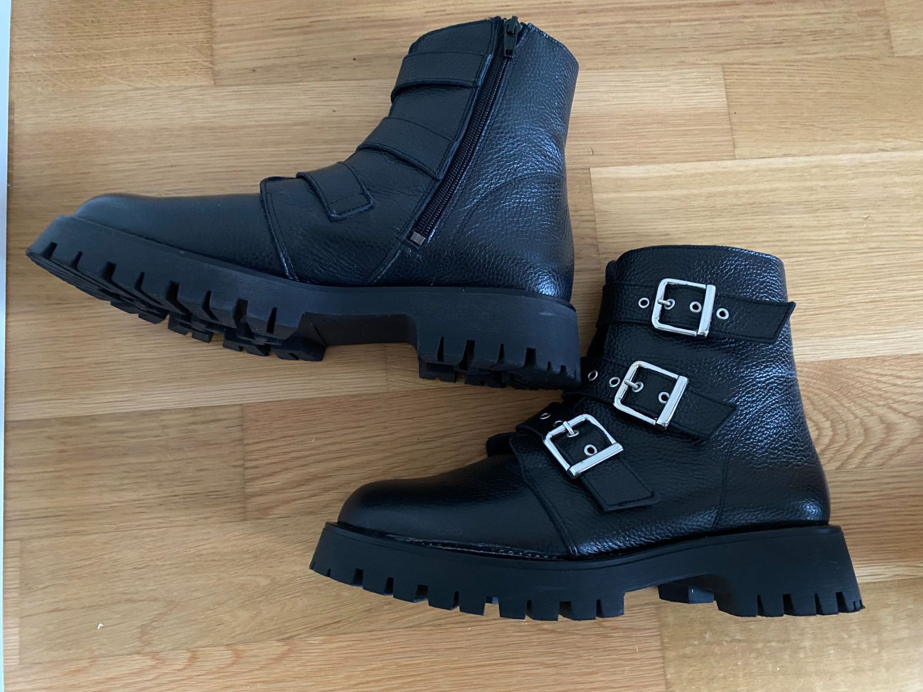 We Scarpe da donna: we do   Coole Leder Boots mit Schnallen Gr. 41 schwarz – Nuovo (secondo la descrizione) da Niederrohrdorf venduto da park5 2