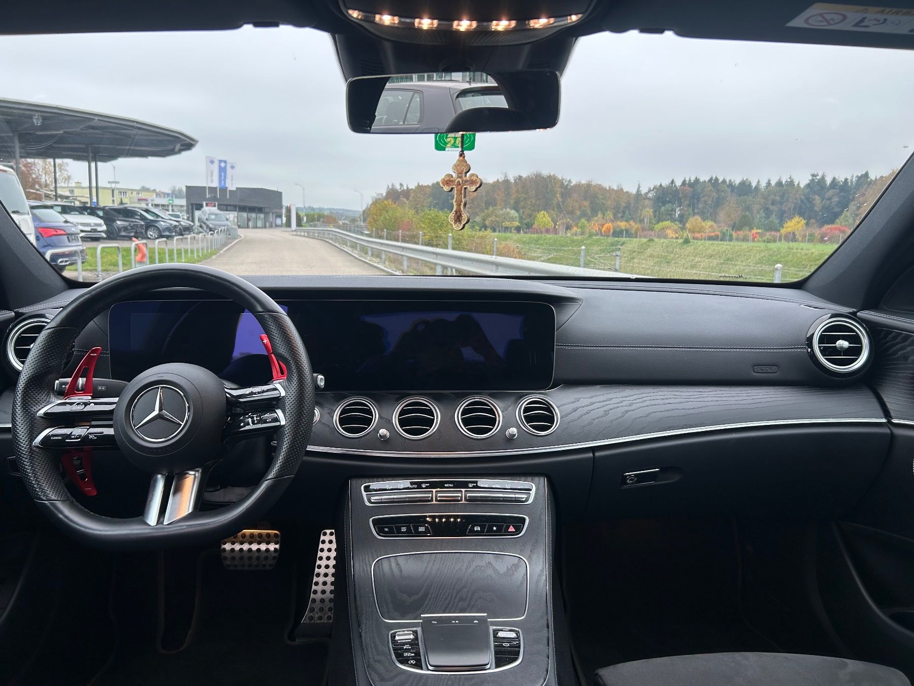Mercedes-Benz Autos: Mercedes-Benz E 220d AMG-Line – Gebraucht aus Langenthal von sla_sf6q 6