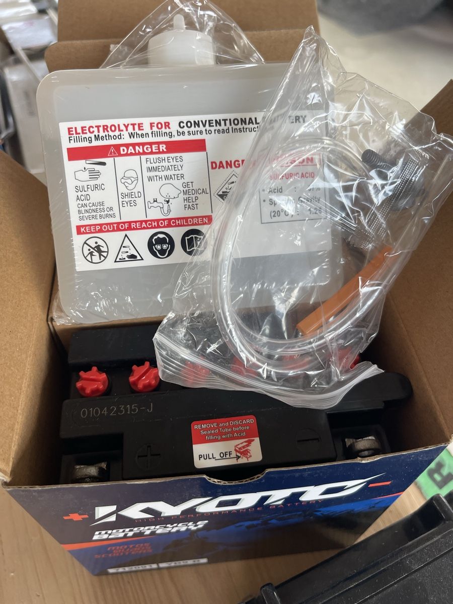 Varta Batteries: 2 Batterien – D'occasion à Bottmingen par ale3829 4