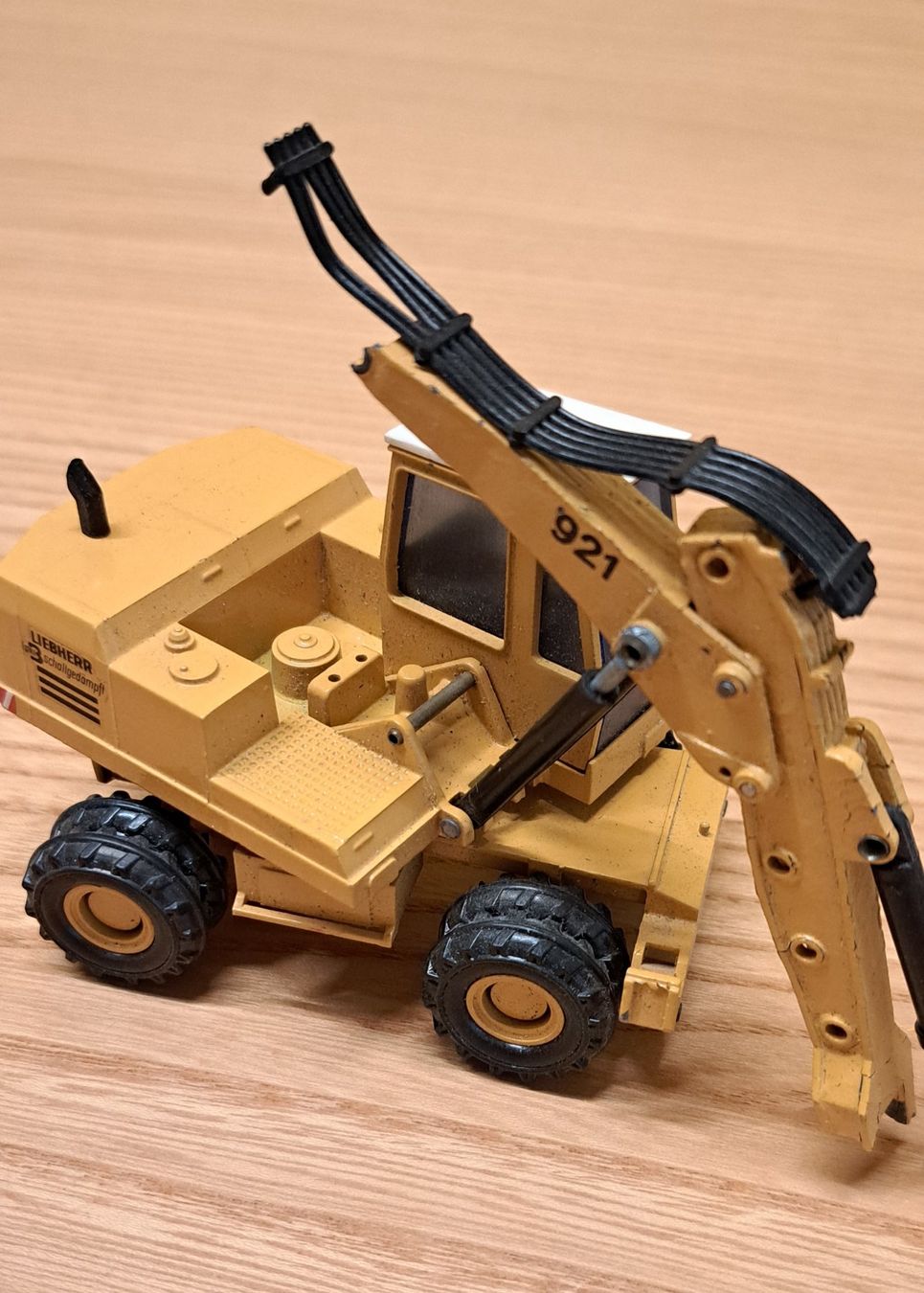 Liebherr Kit di modellismo & Modellini statici: Liebherr Bau Bagger  Modell 921 / Defekt – Difettoso da Dietlikon venduto da kosta.katoglou 7
