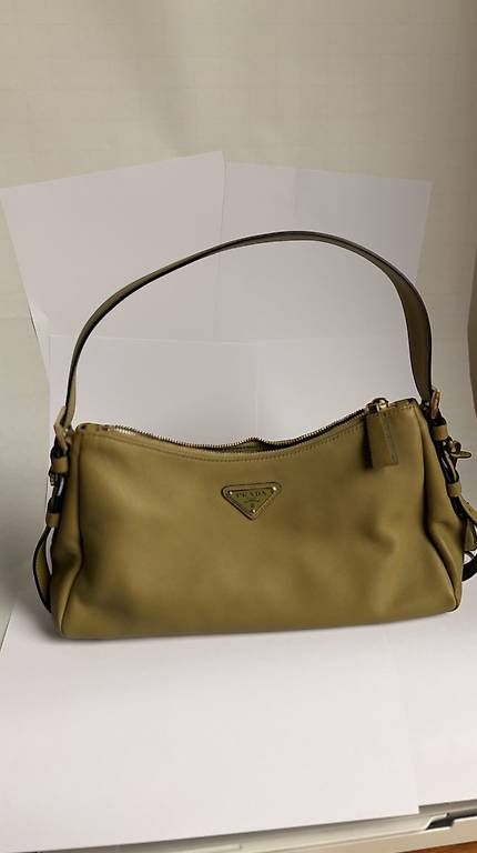 Sacs femmes: Prada Aimée medium leather shoulder bag – D'occasion à Basel par kis_g8bg 3