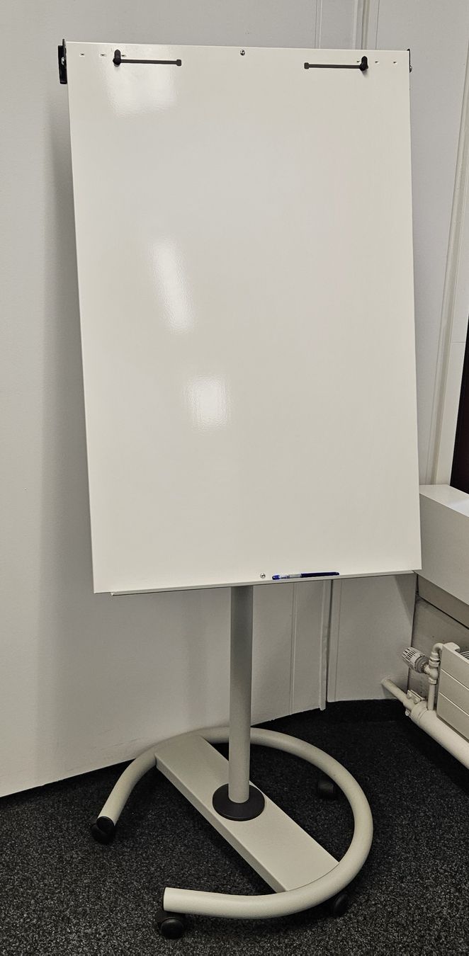 Wandtafeln: Flipchart mit Rollen – Gebraucht aus Brütten von Land_Buesi