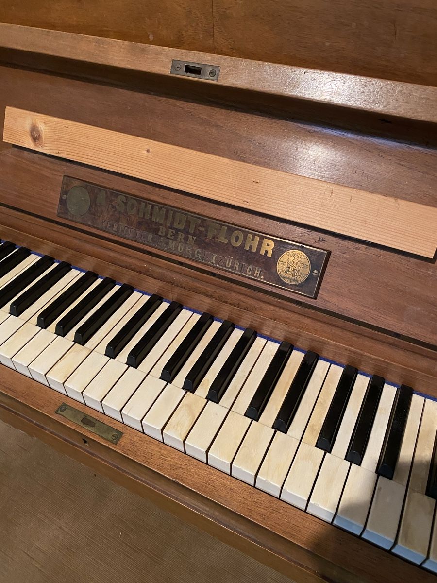 Schmidt-Flohr Musikinstrumente: Schmidt-Flohr Klavier mit Hocker! – Gebraucht aus Pfäffikon ZH von Deko-Stopp 1