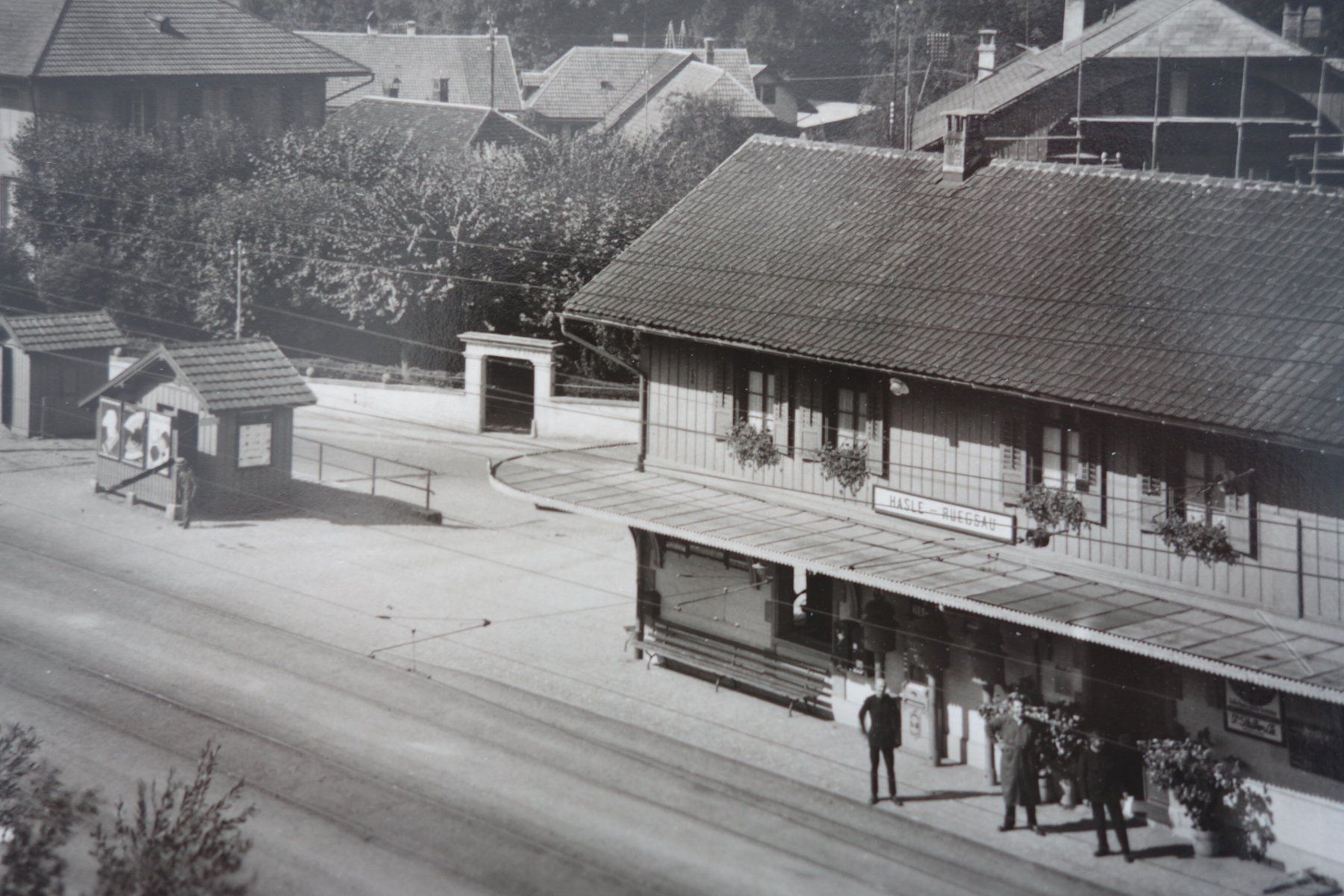 Cartoline postali: HASLE - RÜEGSAU - BAHNHOF - ca. 1940 – Usato da Ibach venduto da Ibanto 1
